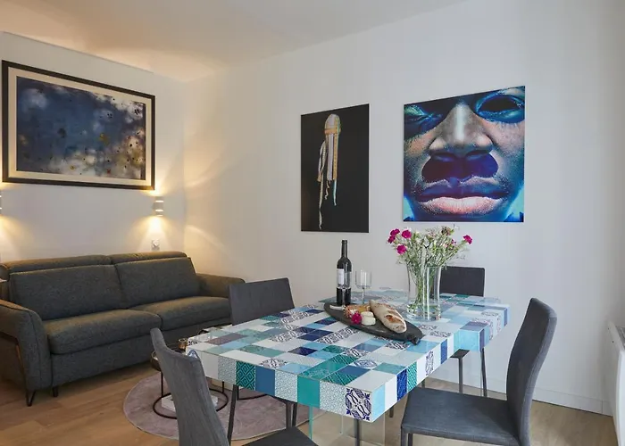 Remarkable Flat In The Historical Part Of * Μπεζιέ