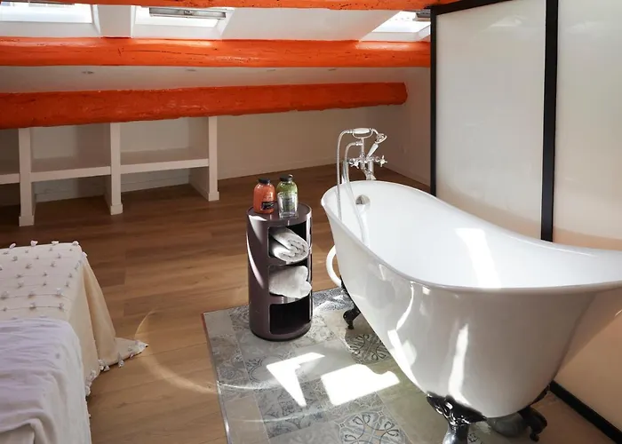 Remarkable Flat In The Historical Part Of Διαμέρισμα Μπεζιέ
