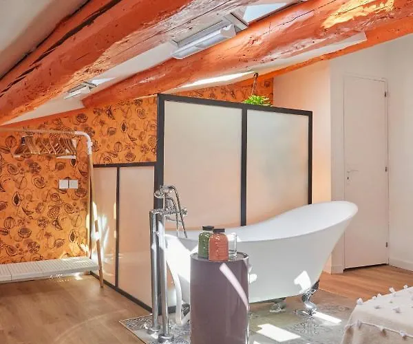 Remarkable Flat In The Historical Part Of 아파트