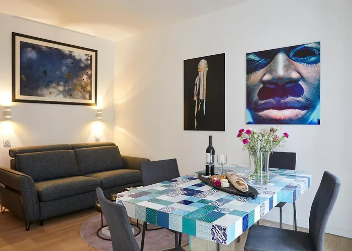 Remarkable Flat In The Historical Part Of 아파트 베지에